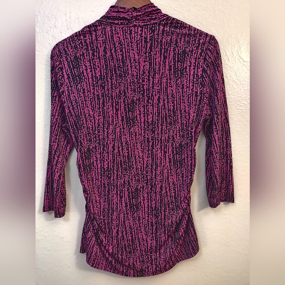 Vince Camuto Fuchsia Black Abstract Ruched Sides Stretch V-Neck 3/4 Sleeve Top - Picture 10 of 13